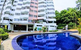 Budget Apartment At Sri Sayang Batu Ferringi Beach